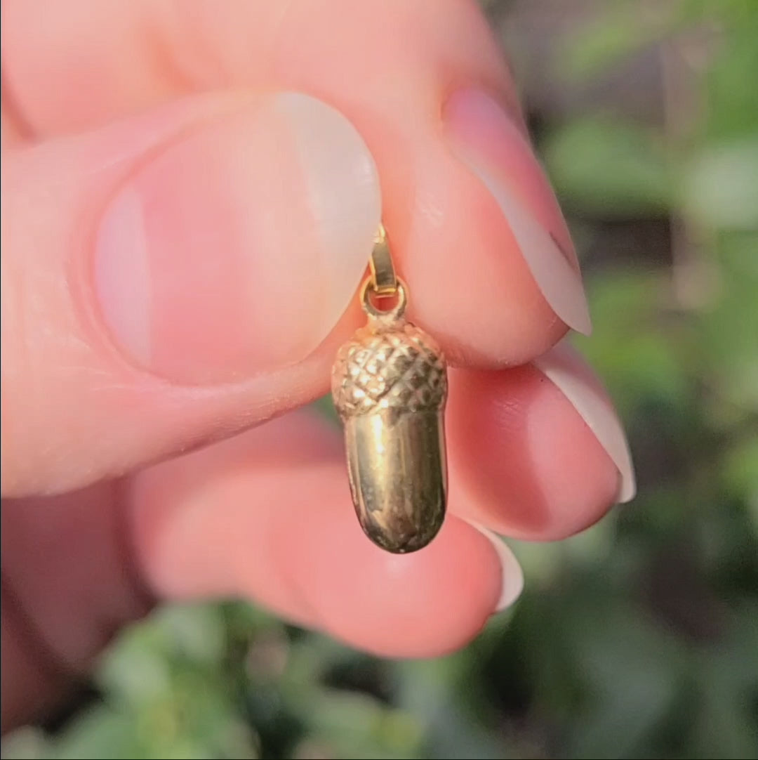 Gold acorn pendant deals