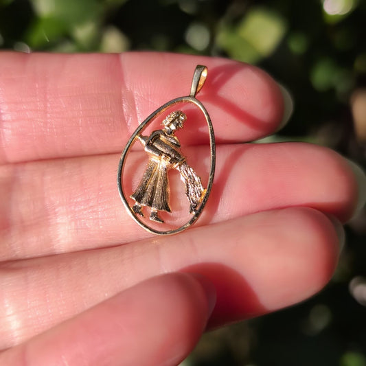 10k Aquarius Pendant