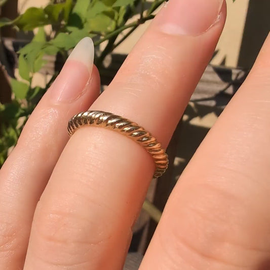 14k Yellow Gold Twist Ring
